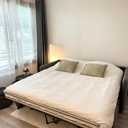 5 Min From Paris - Parking Included Apartment