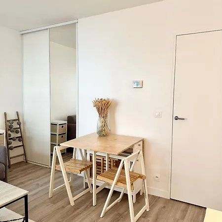 5 Min From Paris - Parking Included Apartment *
