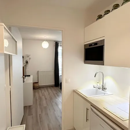 5 Min From Paris - Parking Included Apartment